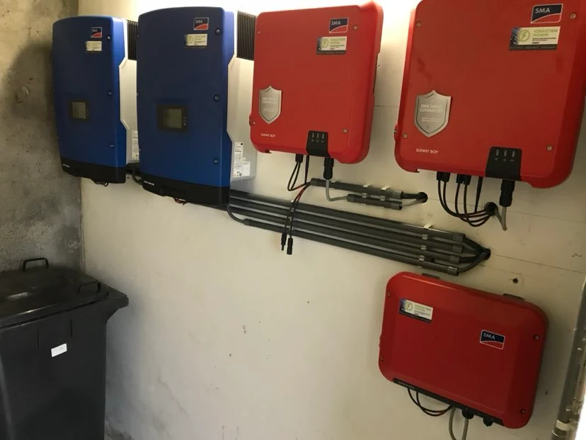 Installation d’onduleurs photovoltaïques SMA Sunny Boy — Auch, Gers
