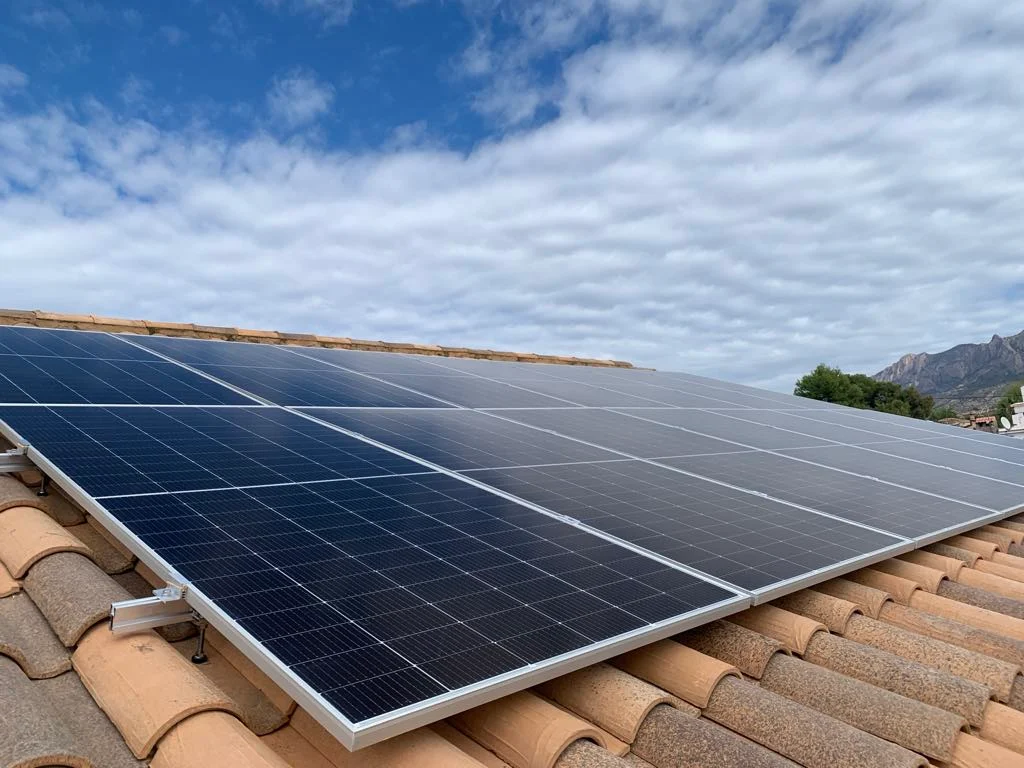 Installation de panneaux photovoltaïques à Bailo — Bailo, Espagne