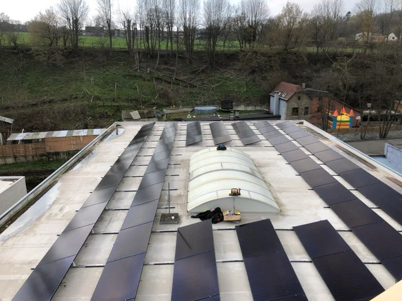Installation d’un toit photovoltaïque sur entrepôt — Nay, Pyrénées-Atlantiques
