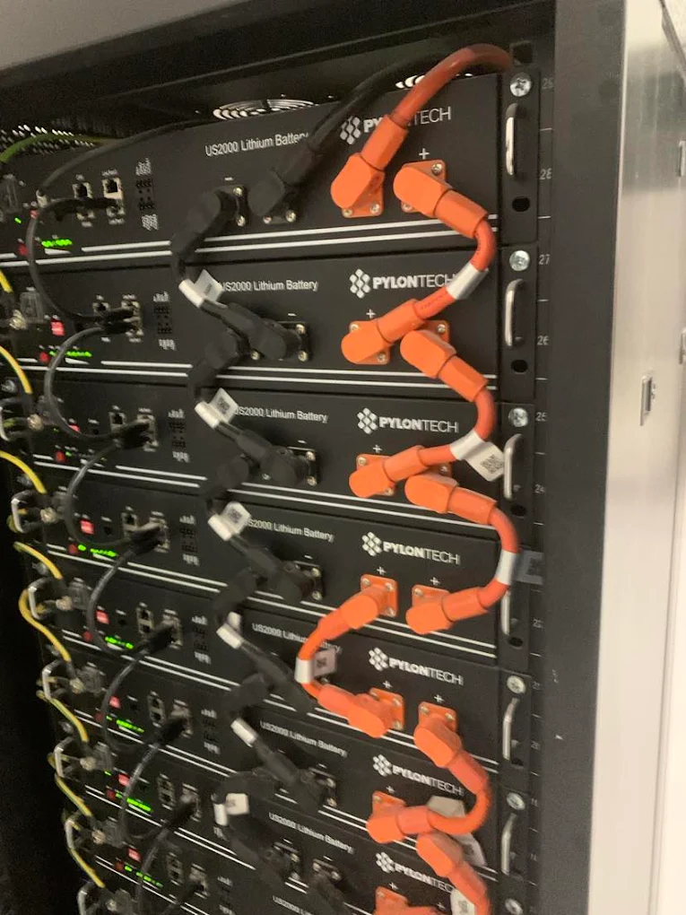 Local technique de batteries lithium pour centrale photovoltaïque — Mirande, Gers