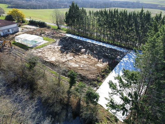 Parking pour grand gîte — Seailles, Gers