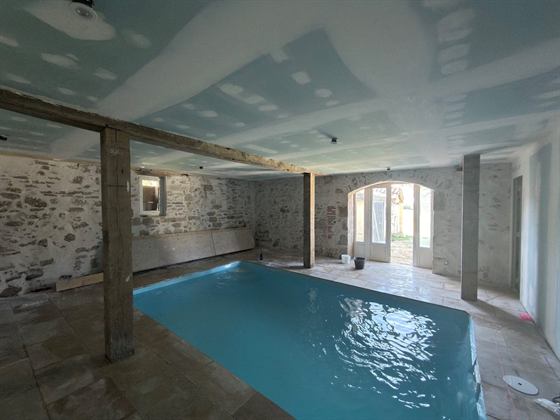 Piscine intérieure — Seailles, Gers