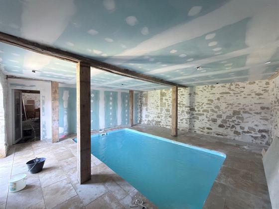 Piscine intérieure — Seailles, Gers