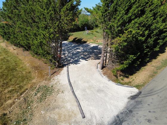 Parking pour grand gîte — Seailles, Gers