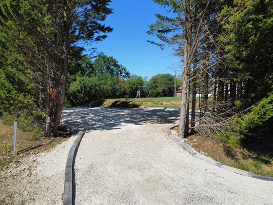 Parking pour grand gîte — Seailles, Gers