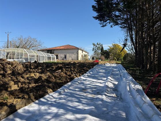 Parking pour grand gîte — Seailles, Gers