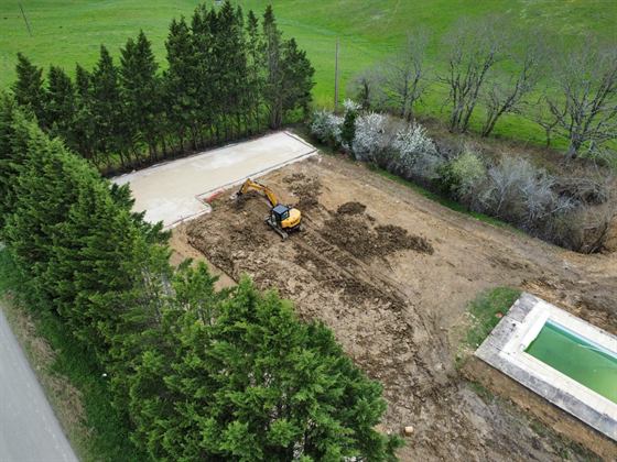 Parking pour grand gîte — Seailles, Gers