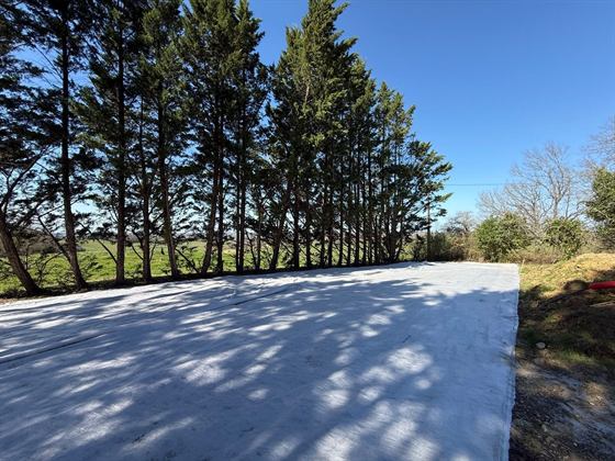 Parking pour grand gîte — Seailles, Gers