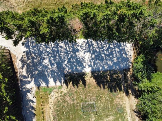 Parking pour grand gîte — Seailles, Gers