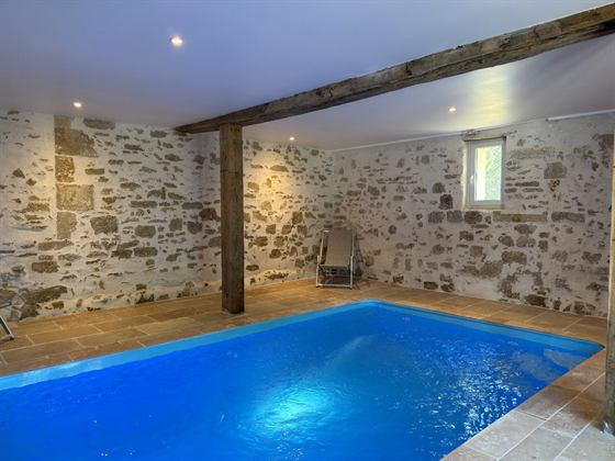 Piscine intérieure — Seailles, Gers