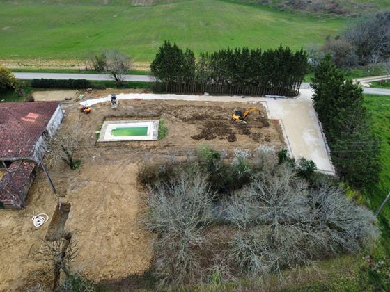 Parking pour grand gîte — Seailles, Gers